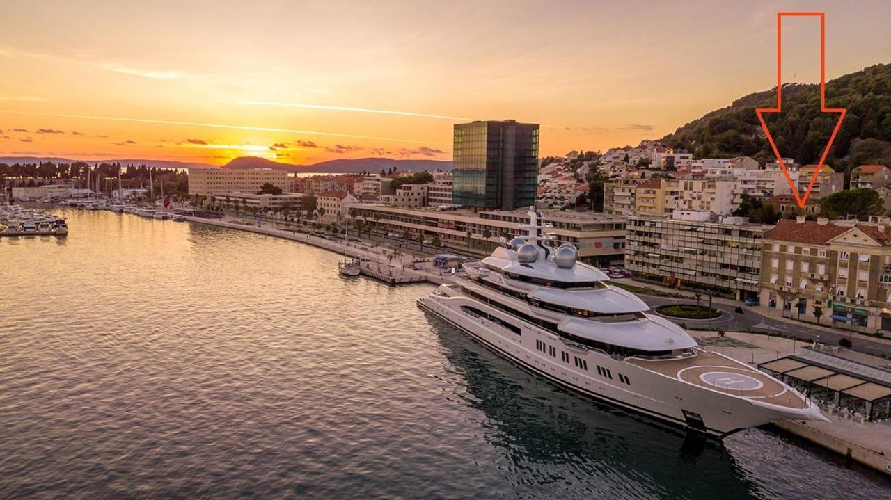 Deni * Split